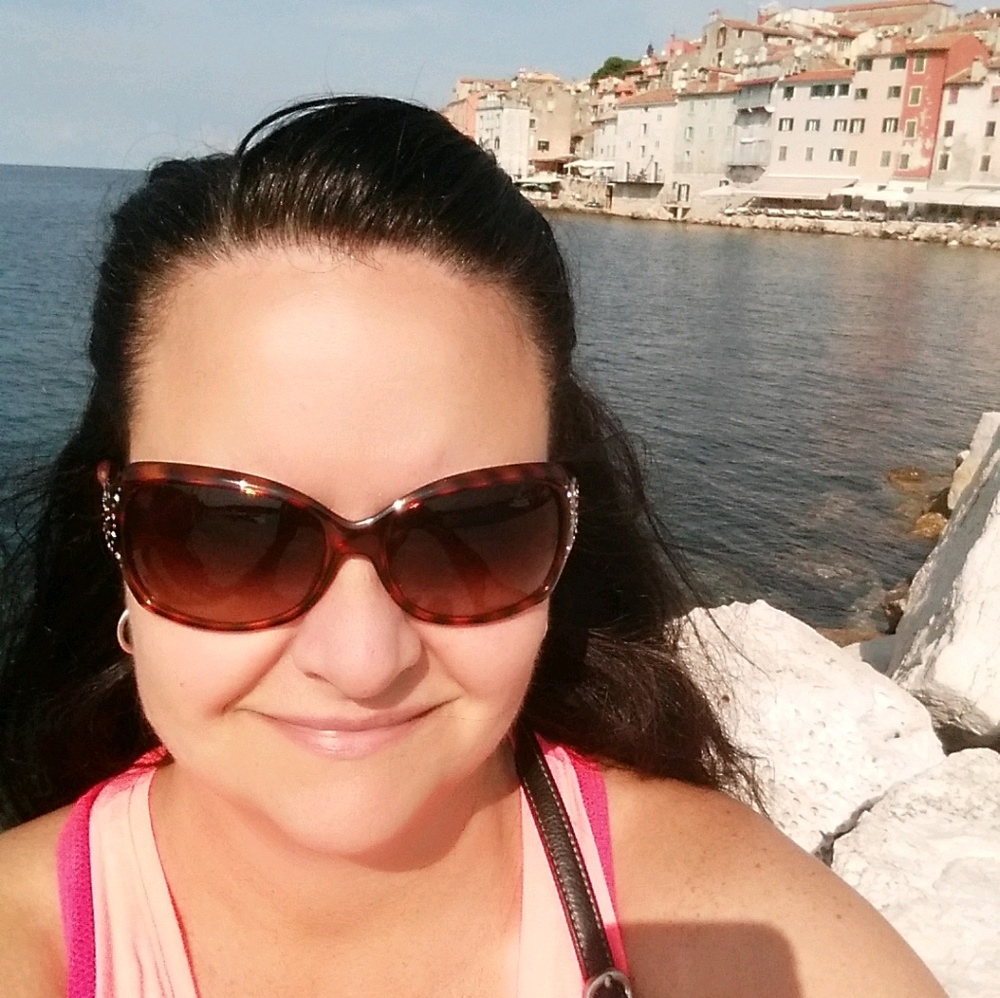 Meet your Posher, Carrie